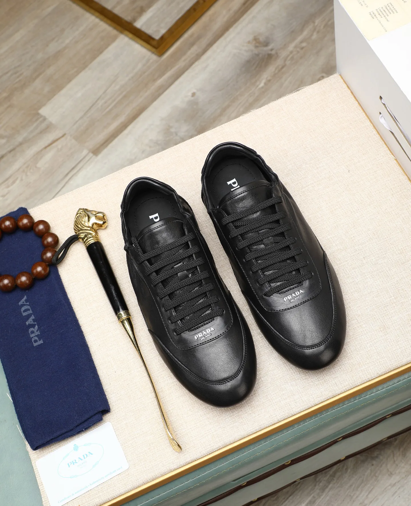 Men's shoes 💰 680 (top version) Product trademark: Prada "Prada" original casual shoes Regular size: 38-44 (can be customized to 45) Product materials: Original imported cowhide upper, original outsole.